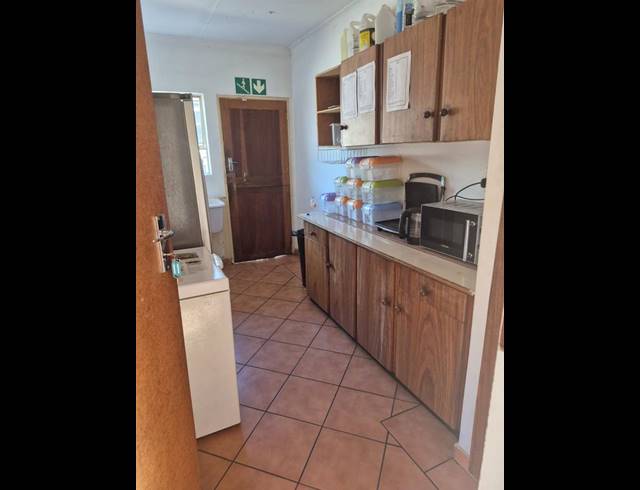 BUSINESS PROPERTY TO RENT IN ELDORAIGNE